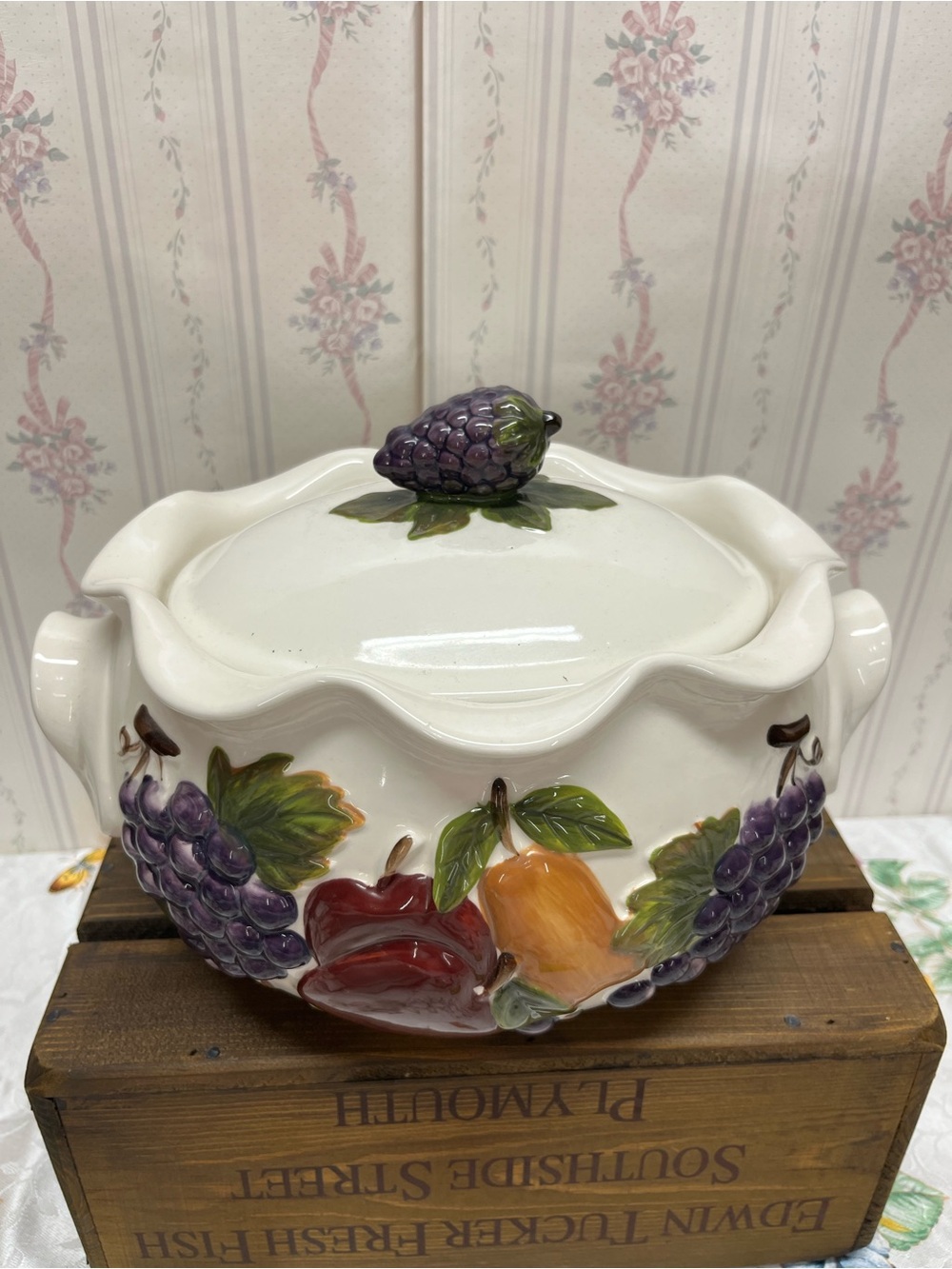 Home Interiors Cream Fruit Motif Covered Serving Bowl with Purple Grape Finial